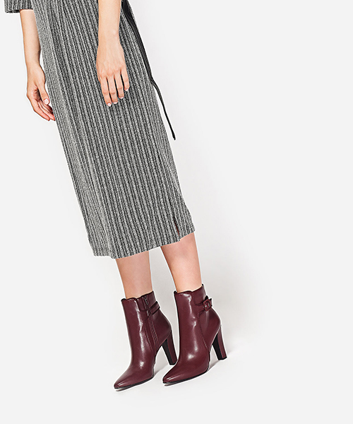 CHARLES & KEITH(チャールズ & キース)の「ポイントバックルブーツ / POINTED BUCKLE BOOTS(ブーツ・レディース・ブラック/バーガンディー/ブルー・23.5cm/23cm/22.5cm/24.5cm/25cm)」の9枚目の写真