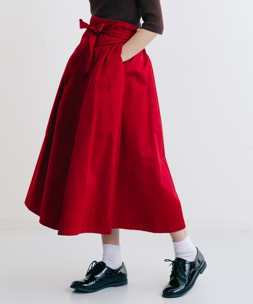 MERLOT(メルロー)の「サッシュベルト付きタックフレアミディスカート643-6527(スカート・レディース・ベージュ/レッド/カーキ/ブラック・FREE)」の4枚目の写真