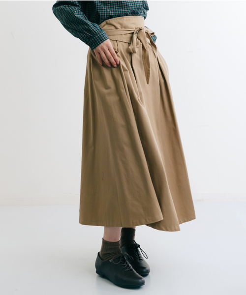 MERLOT(メルロー)の「サッシュベルト付きタックフレアミディスカート643-6527(スカート・レディース・ベージュ/レッド/カーキ/ブラック・FREE)」の6枚目の写真