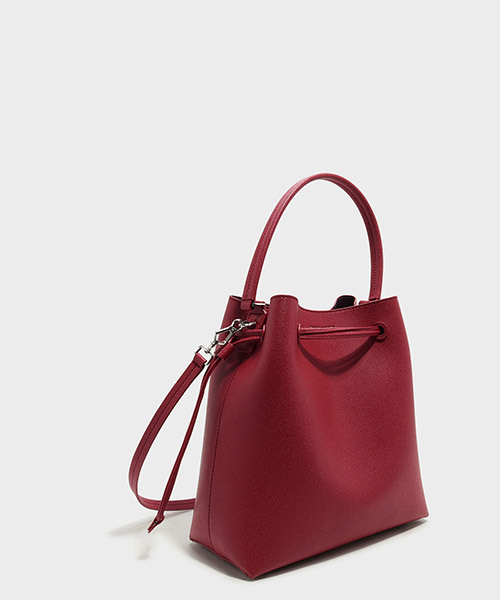 CHARLES & KEITH(チャールズ & キース)の「ベーシックドローストリングショルダーバッグBASIC DRAWSTRING SHOULDER BAG(ショルダーバッグ・レディース・ライトグレー/レッド/ブラック・L)」の15枚目の写真