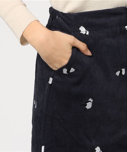 MERLOT（メルロー）の「うしろからパンダ刺繍スカート2426（スカート・レディース・ネイビー/キャメル・FREE）」の3枚目の写真