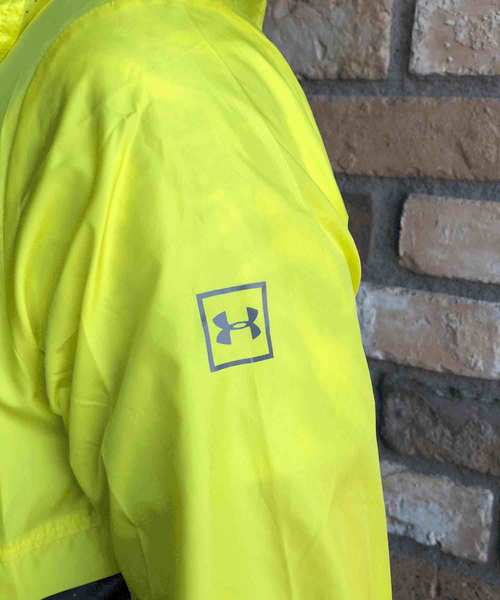 UNDER ARMOUR（アンダーアーマー）の「メンズ ライフスタイルウィンドブレーカー / スポーツスタイルウィンドブレーカー（マウンテンパーカー・メンズ・ネイビー/イエロー×グレー/ブラック/ホワイト・L/M/S/XXL/XL）」の18枚目の写真
