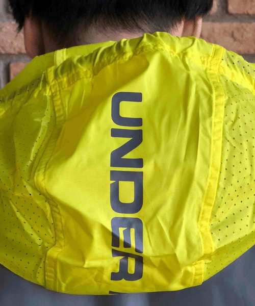 UNDER ARMOUR（アンダーアーマー）の「メンズ ライフスタイルウィンドブレーカー / スポーツスタイルウィンドブレーカー（マウンテンパーカー・メンズ・ネイビー/イエロー×グレー/ブラック/ホワイト・L/M/S/XXL/XL）」の19枚目の写真