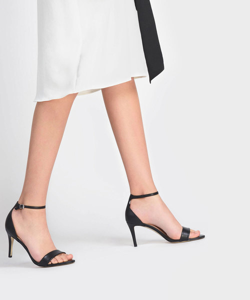 CHARLES & KEITH(チャールズ & キース)の「アンクルストラップヒール / ANKLE STRAP HEELS(パンプス・レディース・グリーン/ブラック/レッド・22.5cm/23.5cm/24.5cm/23cm/25cm)」の4枚目の写真