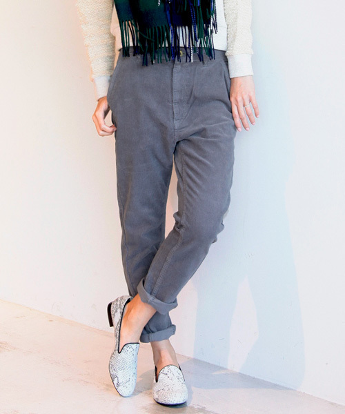 BEAUTY&YOUTH UNITED ARROWS（ビューティーアンドユースユナイテッドアローズ）の「by ※∵コーデュロイ9分丈テーパードパンツ ◆（その他パンツ・レディース・グレー/ベージュ/ケリー/オフホワイト/ライトグレー/ネイビー/ライトブルー・SMALL/MEDIUM/LARGE）」の3枚目の写真