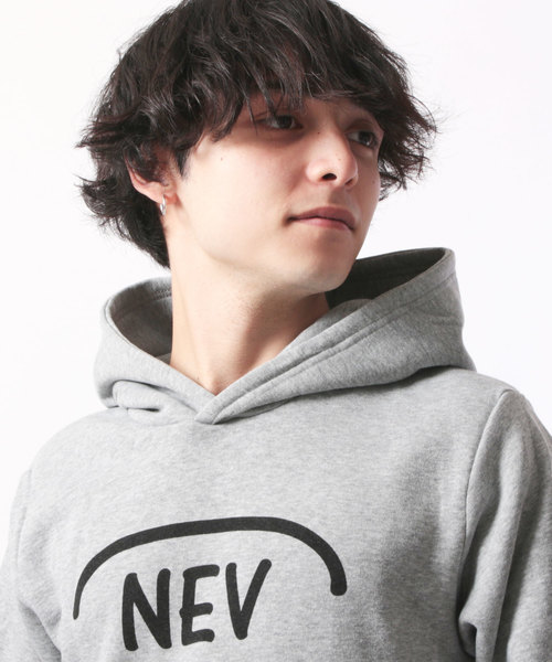 NEV(ネブ)の「パイル起毛 フロントプリント プルオーバー パーカー(パーカー・メンズ・杢グレー/チャコール/ネイビー・M/L)」の6枚目の写真