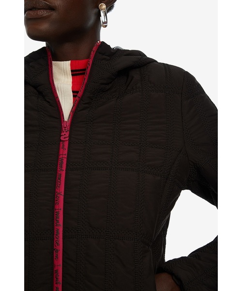Desigual(デシグアル)の「パッド入りショートオーバーコート EDIMBURGO(カバーオール・レディース・レッド/ブラック・2L/3L/4L/S/M/L)」の18枚目の写真