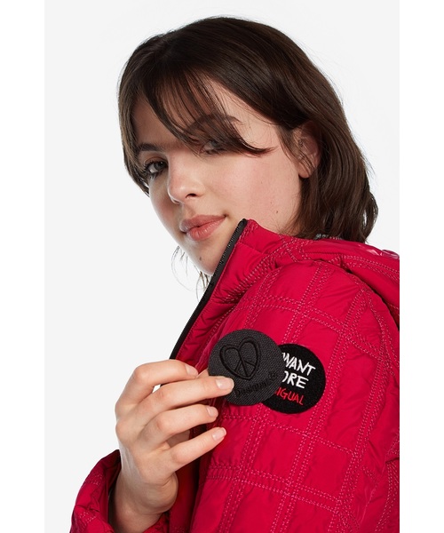 Desigual(デシグアル)の「パッド入りショートオーバーコート EDIMBURGO(カバーオール・レディース・レッド/ブラック・2L/3L/4L/S/M/L)」の10枚目の写真