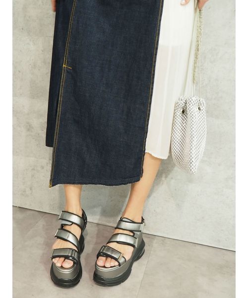EVRIS（エヴリス）の「エアースニーカーサンダル（サンダル・レディース・ブラック/シルバー・SMALL/MEDIUM/LARGE）」の11枚目の写真
