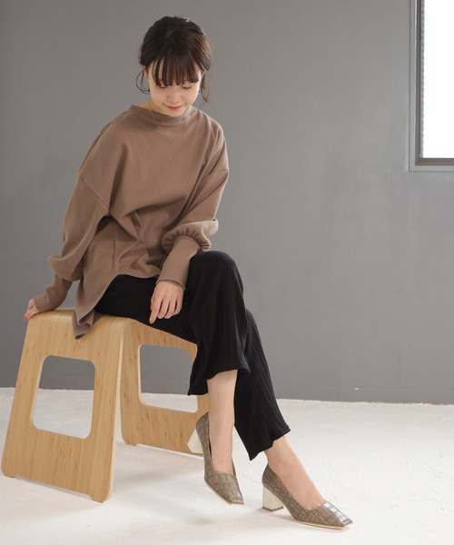 SESTO(セスト)の「ウッドヒールのスクエアトゥチャンキーヒールパンプス(パンプス・レディース・ブラック/グレイッシュベージュ/キャメル/アイボリー・22.5cm/23.5cm/24.5cm/25.5cm/23.0cm/24.0cm/22.0cm)」の13枚目の写真