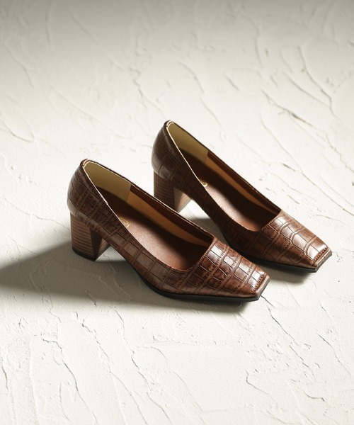 SESTO(セスト)の「ウッドヒールのスクエアトゥチャンキーヒールパンプス(パンプス・レディース・ブラック/グレイッシュベージュ/キャメル/アイボリー・22.5cm/23.5cm/24.5cm/25.5cm/23.0cm/24.0cm/22.0cm)」の16枚目の写真