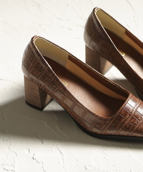 SESTO(セスト)の「ウッドヒールのスクエアトゥチャンキーヒールパンプス(パンプス・レディース・ブラック/グレイッシュベージュ/キャメル/アイボリー・22.5cm/23.5cm/24.5cm/25.5cm/23.0cm/24.0cm/22.0cm)」の18枚目の写真