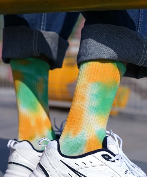 Fun & Daily（ファンアンドデイリー）の「F&D : タイダイミドルソックス（ソックス/靴下・メンズ・パープル/グレー/ブルー/グリーン/イエロー/グリーン系その他/オレンジ/レッド/マルチ/ブラック/イエロー系その他/ブラウン系その他/オレンジ系その他/ブルー系その他/ネイビー・FREE）」の4枚目の写真