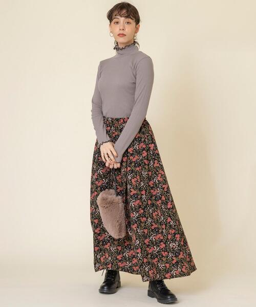 coen（コーエン）の「【WEB限定カラー】コットンメロウタートルネックカットソー（Tシャツ/カットソー・レディース・ネイビー/イエロー/その他1/その他3/ライラック/グレー/その他2/ブラック/オフホワイト/その他4/パープル・LARGE/MEDIUM）」の14枚目の写真