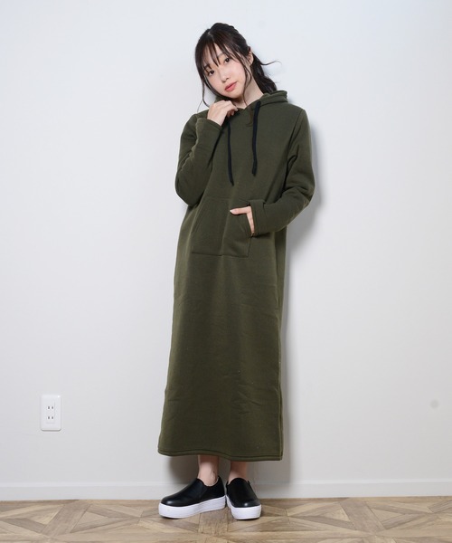 shopnikoniko（ショップニコニコ）の「裏起毛フードワンピース（ワンピース・レディース・ブラック/グレー/カーキ/チャコール・フリー）」の4枚目の写真