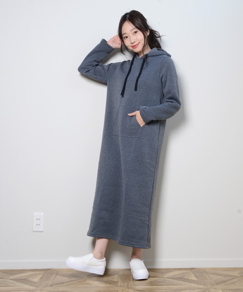 shopnikoniko（ショップニコニコ）の「裏起毛フードワンピース（ワンピース・レディース・ブラック/グレー/カーキ/チャコール・フリー）」の3枚目の写真