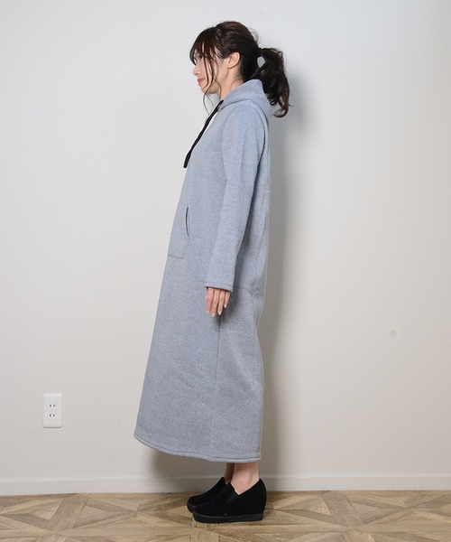 shopnikoniko（ショップニコニコ）の「裏起毛フードワンピース（ワンピース・レディース・ブラック/グレー/カーキ/チャコール・フリー）」の5枚目の写真