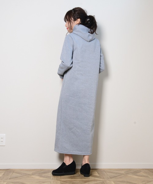 shopnikoniko（ショップニコニコ）の「裏起毛フードワンピース（ワンピース・レディース・ブラック/グレー/カーキ/チャコール・フリー）」の17枚目の写真