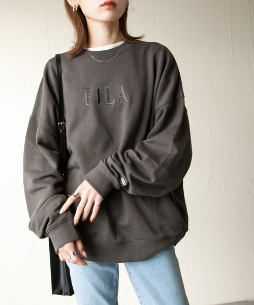Chillfar（チルファー）の「【FILA】【Chillfar 別注】デザインロゴ刺繍ビッグスウェット（スウェット・レディース・ホワイト/ブラック/グレー/ブルー/ベージュ・FREE）」の4枚目の写真