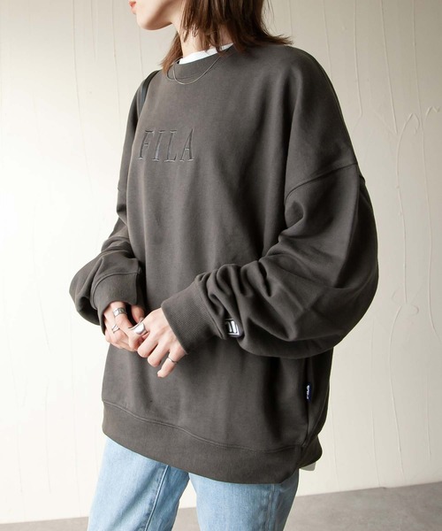 Chillfar（チルファー）の「【FILA】【Chillfar 別注】デザインロゴ刺繍ビッグスウェット（スウェット・レディース・ホワイト/ブラック/グレー/ブルー/ベージュ・FREE）」の18枚目の写真