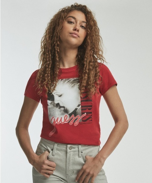 Guess(ゲス)の「GUESS Originals x PLEASURES Kiss Baby Tee(Tシャツ/カットソー・レディース・ホワイト/ブラック/レッド・MEDIUM/X-SMALL/SMALL)」の3枚目の写真