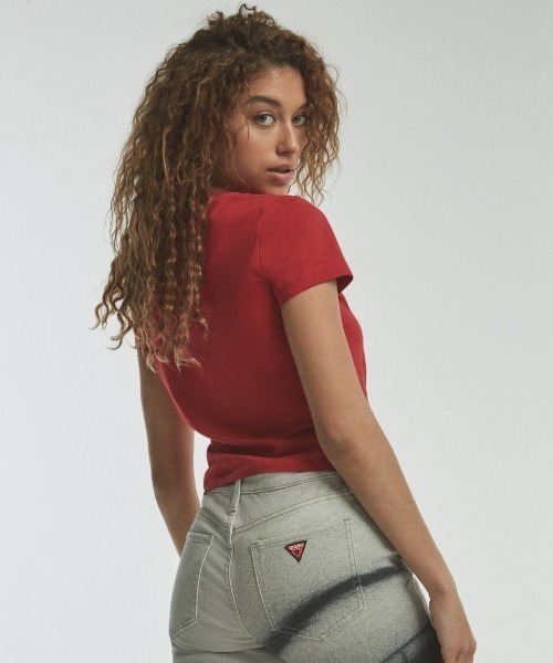 Guess(ゲス)の「GUESS Originals x PLEASURES Kiss Baby Tee(Tシャツ/カットソー・レディース・ホワイト/ブラック/レッド・MEDIUM/X-SMALL/SMALL)」の6枚目の写真