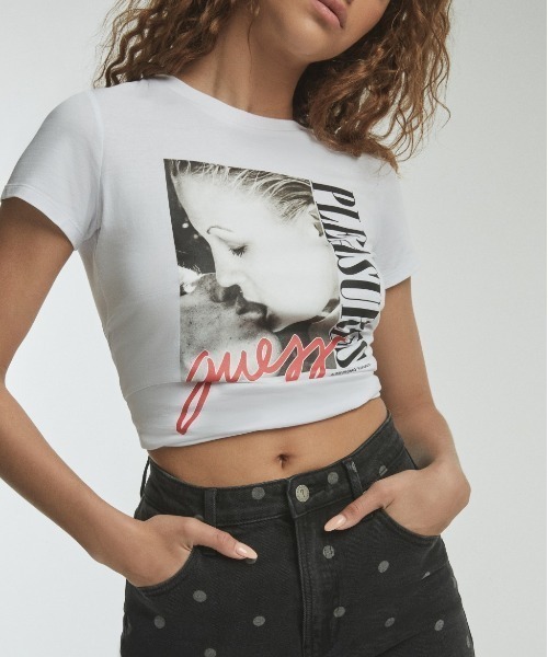 Guess(ゲス)の「GUESS Originals x PLEASURES Kiss Baby Tee(Tシャツ/カットソー・レディース・ホワイト/ブラック/レッド・MEDIUM/X-SMALL/SMALL)」の7枚目の写真