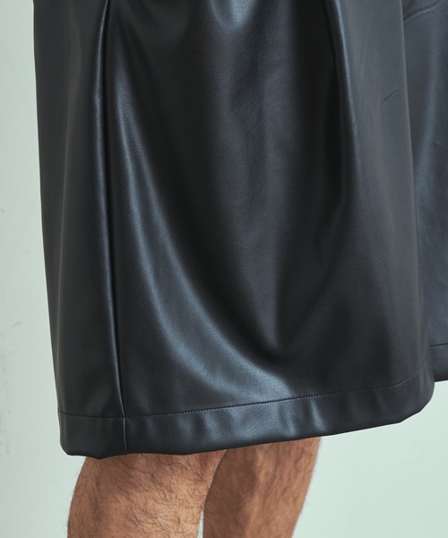 Lui's（ルイス）の「ウォッシャブルフェイクレザー ワイドショーツ（その他パンツ・メンズ・オフホワイト/ブラック・SMALL/MEDIUM）」の22枚目の写真