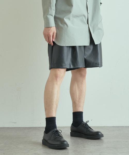 Lui's（ルイス）の「ウォッシャブルフェイクレザー ワイドショーツ（その他パンツ・メンズ・オフホワイト/ブラック・SMALL/MEDIUM）」の7枚目の写真
