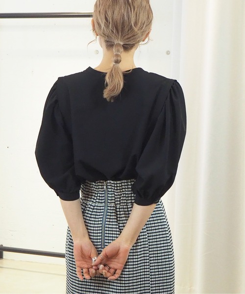 tiptop（ティップトップ）の「2021SS 前身刺繍ボリュームショルダーブラウス（シャツ/ブラウス・レディース・ブラック/オフホワイト/スミクロ・FREE）」の7枚目の写真