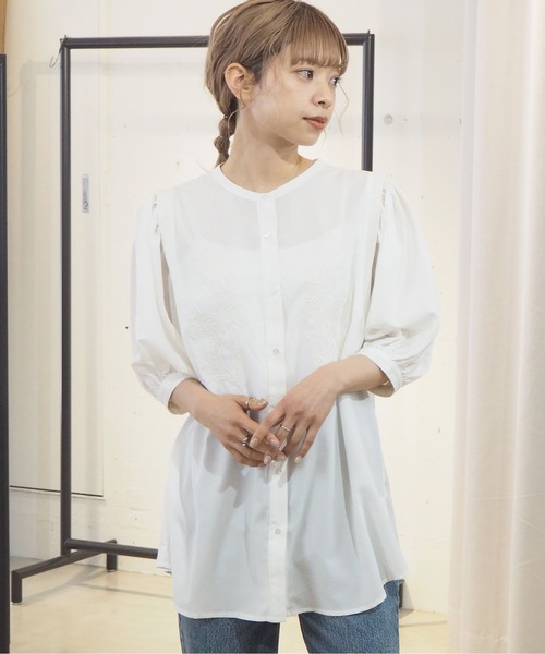 tiptop（ティップトップ）の「2021SS 前身刺繍ボリュームショルダーブラウス（シャツ/ブラウス・レディース・ブラック/オフホワイト/スミクロ・FREE）」の5枚目の写真