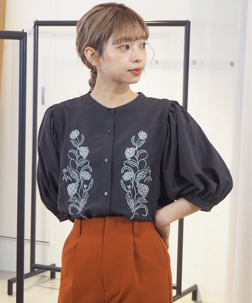 tiptop（ティップトップ）の「2021SS 前身刺繍ボリュームショルダーブラウス（シャツ/ブラウス・レディース・ブラック/オフホワイト/スミクロ・FREE）」の12枚目の写真