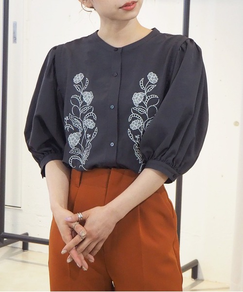 tiptop（ティップトップ）の「2021SS 前身刺繍ボリュームショルダーブラウス（シャツ/ブラウス・レディース・ブラック/オフホワイト/スミクロ・FREE）」の15枚目の写真