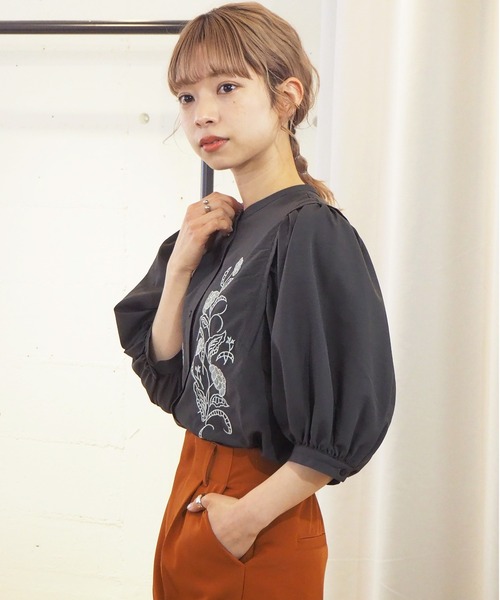 tiptop（ティップトップ）の「2021SS 前身刺繍ボリュームショルダーブラウス（シャツ/ブラウス・レディース・ブラック/オフホワイト/スミクロ・FREE）」の10枚目の写真