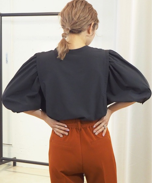 tiptop（ティップトップ）の「2021SS 前身刺繍ボリュームショルダーブラウス（シャツ/ブラウス・レディース・ブラック/オフホワイト/スミクロ・FREE）」の6枚目の写真