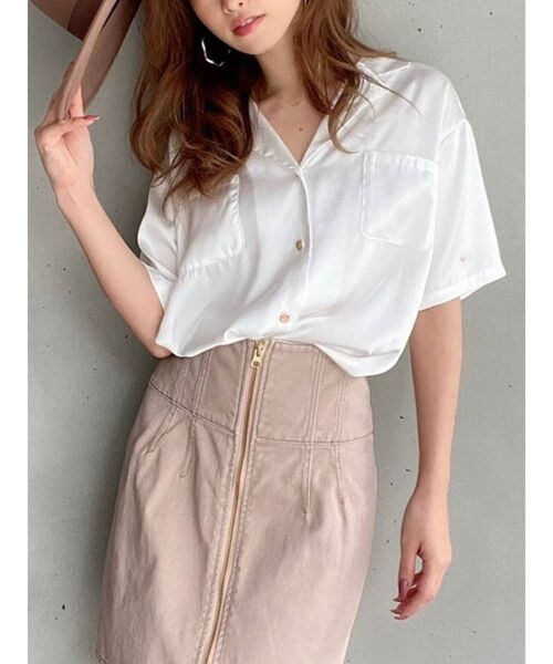 RESEXXY（リゼクシー）の「ハーフスリーブサテンシャツ（シャツ/ブラウス・レディース・ホワイト/ブラック/ベージュ・FREE）」の2枚目の写真