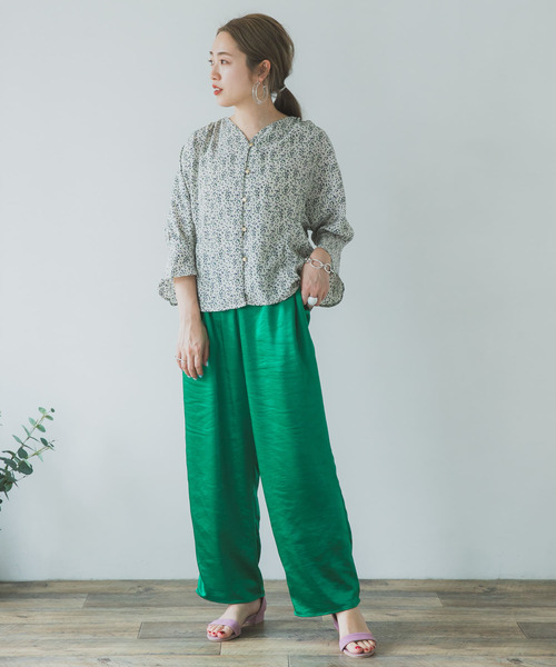 ITEMS URBANRESEARCH（アイテムズ アーバンリサーチ）の「フラワープリントVネックブラウス（シャツ/ブラウス・レディース・ネイビー/アイボリー・FREE）」の15枚目の写真