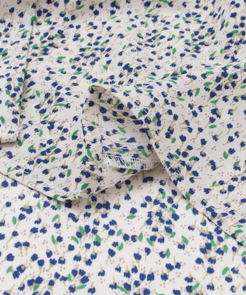 ITEMS URBANRESEARCH（アイテムズ アーバンリサーチ）の「フラワープリントVネックブラウス（シャツ/ブラウス・レディース・ネイビー/アイボリー・FREE）」の9枚目の写真