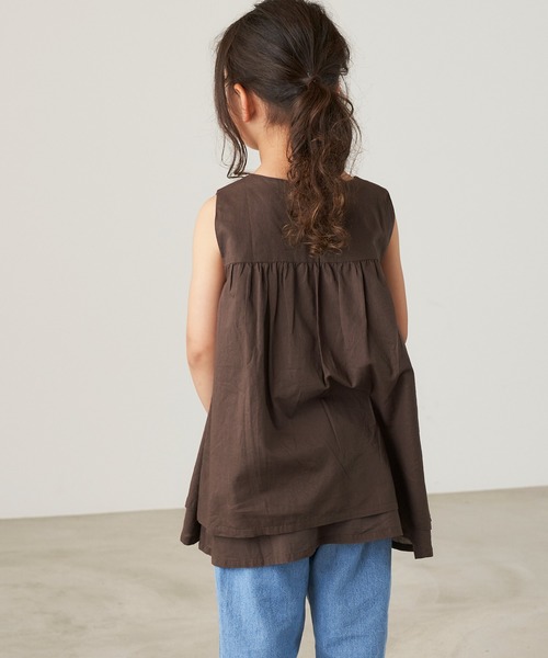 &yam(アンドヤム)の「コットンボイルバックデザインノースリーブブラウス(シャツ/ブラウス・キッズ・ピンク/グリーン/ブラウン・150-160cm/140-150cm/120-130cm/130-140cm/110-120cm)」の6枚目の写真