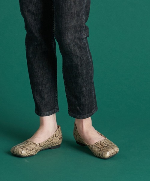 AMERICAN HOLIC(アメリカンホリック)の「オブリークトゥーフラットシューズ(パンプス・レディース・パイソン/ベージュ/アイボリー/ブラック/イエロー・M/S/L)」の10枚目の写真