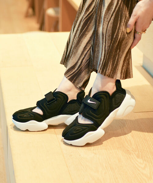 NIKE（ナイキ）の「NIKE / ウィメンズ アクア リフト①（スニーカー・レディース・ホワイト/ブラック・25/24.5/23.5/24/23）」の7枚目の写真