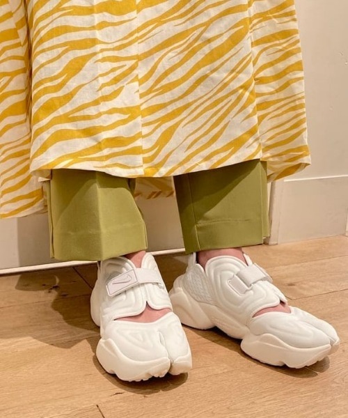 NIKE（ナイキ）の「NIKE / ウィメンズ アクア リフト①（スニーカー・レディース・ホワイト/ブラック・25/24.5/23.5/24/23）」の2枚目の写真