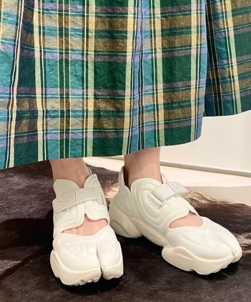 NIKE（ナイキ）の「NIKE / ウィメンズ アクア リフト①（スニーカー・レディース・ホワイト/ブラック・25/24.5/23.5/24/23）」の13枚目の写真