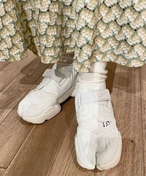 NIKE（ナイキ）の「NIKE / ウィメンズ アクア リフト①（スニーカー・レディース・ホワイト/ブラック・25/24.5/23.5/24/23）」の17枚目の写真