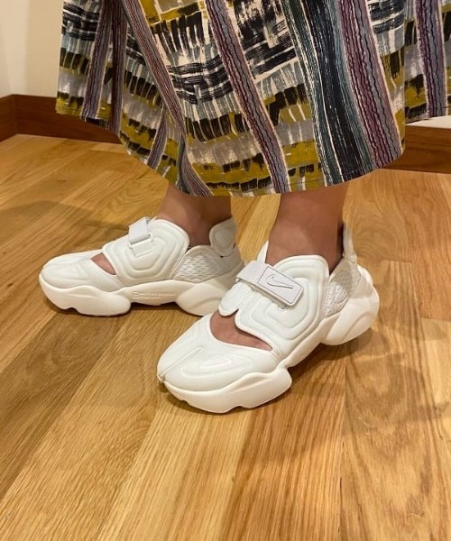 NIKE（ナイキ）の「NIKE / ウィメンズ アクア リフト①（スニーカー・レディース・ホワイト/ブラック・25/24.5/23.5/24/23）」の15枚目の写真