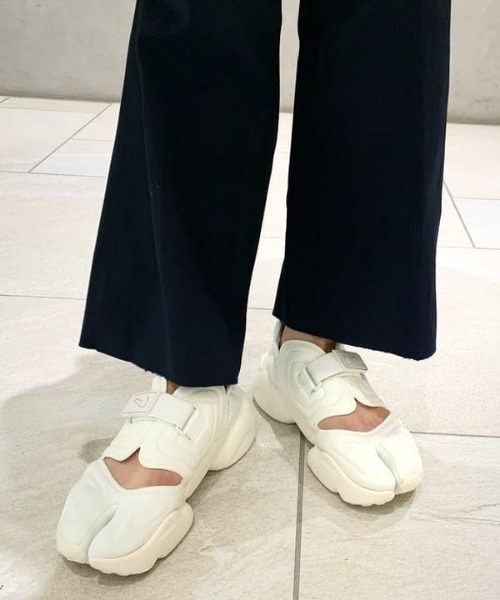 NIKE（ナイキ）の「NIKE / ウィメンズ アクア リフト①（スニーカー・レディース・ホワイト/ブラック・25/24.5/23.5/24/23）」の20枚目の写真