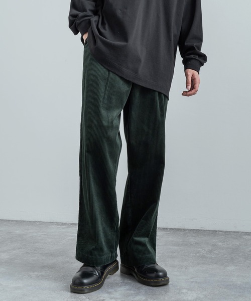 Rocky Monroe（ロッキーモンロー）の「太ピッチコーデュロイ ワイドテーパードワークパンツ（その他パンツ・メンズ・ブラック/ダークグリーン/ダークブラウン/サックスブルー/アイボリー・S/M/L）」の2枚目の写真