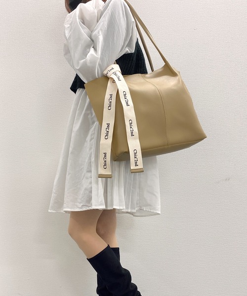 Dita（ディータ）の「ストラップソフトトートバッグ（ポーチ付き）A4（トートバッグ・レディース・ブラウン/ブラック/キャメル/ナチュラル・FREE）」の6枚目の写真