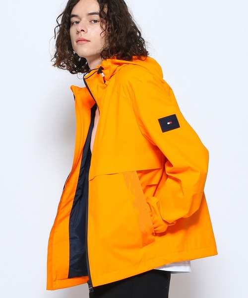 TOMMY HILFIGER(トミーヒルフィガー)の「リップトップフーデッドジャケット(ナイロンジャケット・メンズ・ブルー/オレンジ/ブラック・SMALL/X-LARGE/LARGE/MEDIUM)」の14枚目の写真