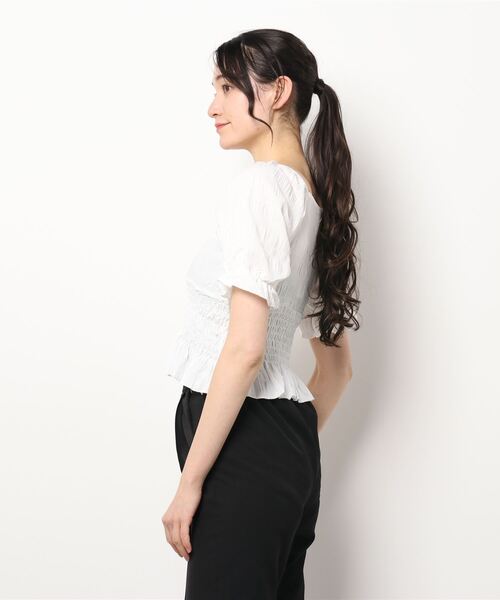 Lace Ladies(レースレディース)の「シャーリング 五分袖パフスリーブ Vネックブラウス(ニット/セーター・レディース・ホワイト/ブルー・S/M/L/XL)」の3枚目の写真